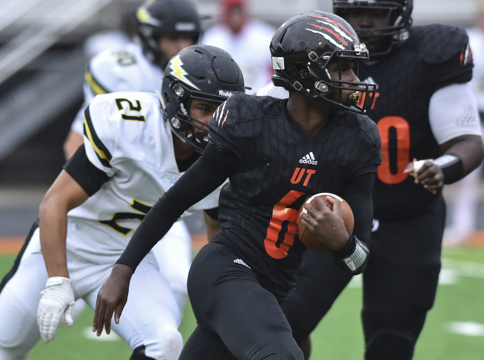 100618-ut-fb-07a.jpg